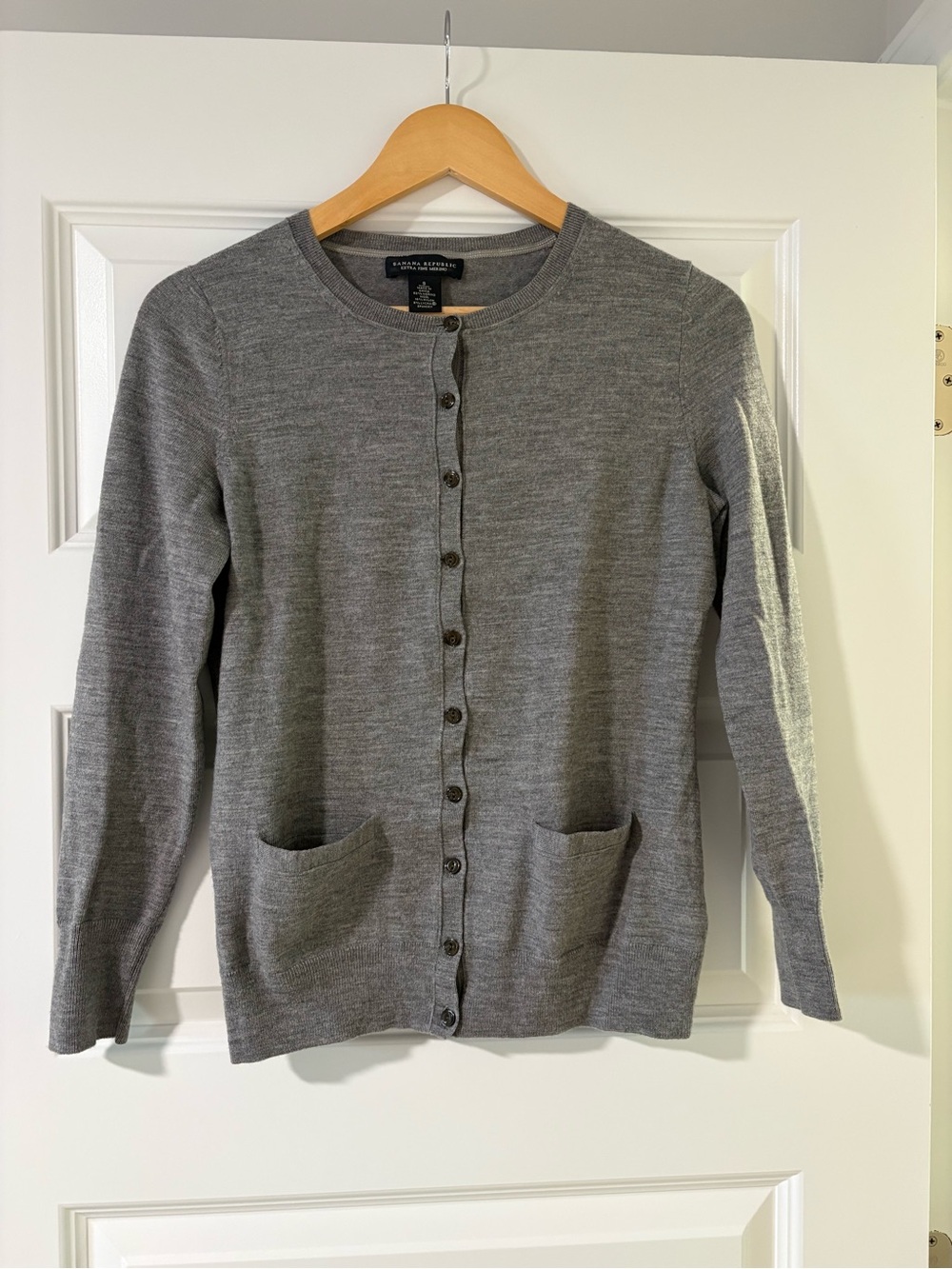 Banana Republic Merino Wool Blend Gray Crewneck Cardigan Fall Layering Outfit
